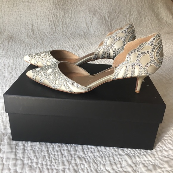 Badgley Mischka 'Ginny' Embellished d'Orsay Pump - Picture 2 of 8